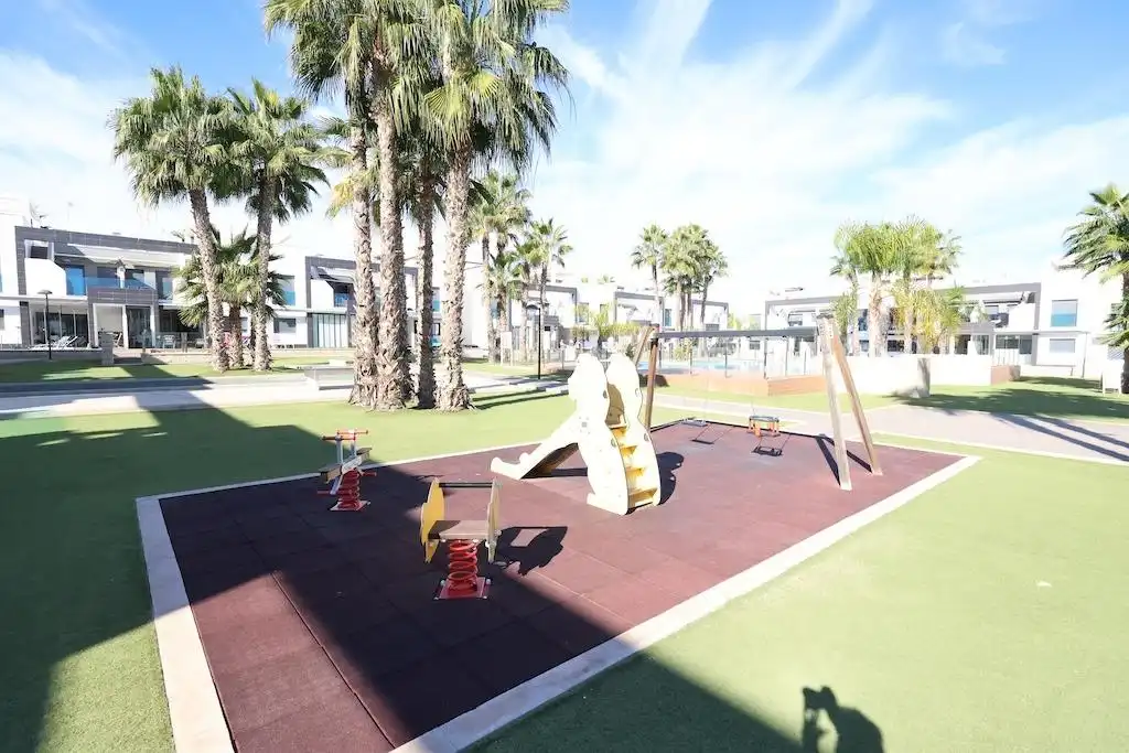 Apartamento con piscina en venta en Calle Granate, imagen 2