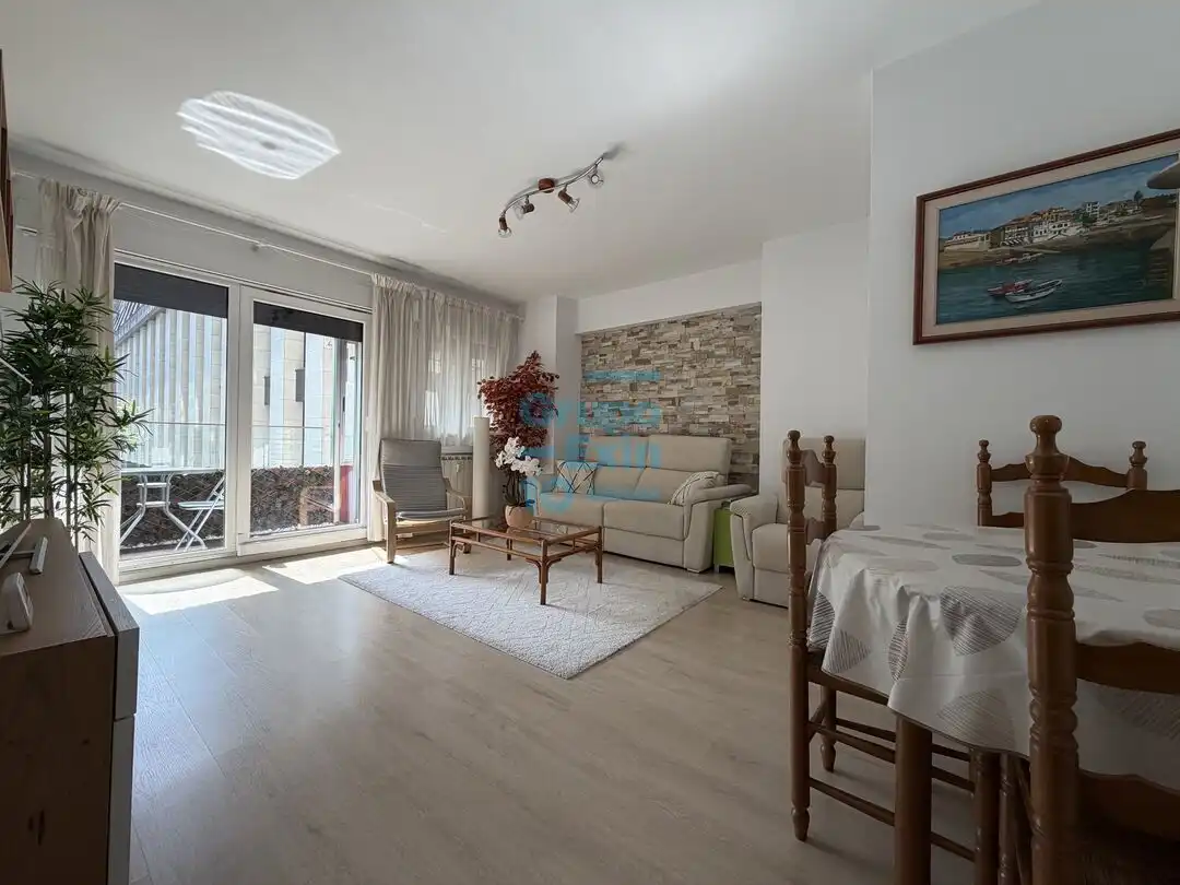 Sala d'estar de Pis en venda en Donostia - San Sebastián  amb Calefacció i Terrassa