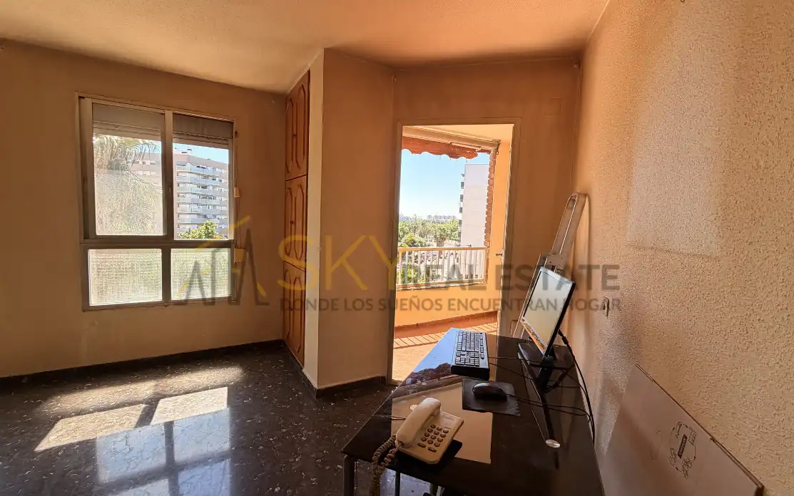 Bedroom of Flat for sale in Valencia  with Air Conditioner, Heating and Terrace
