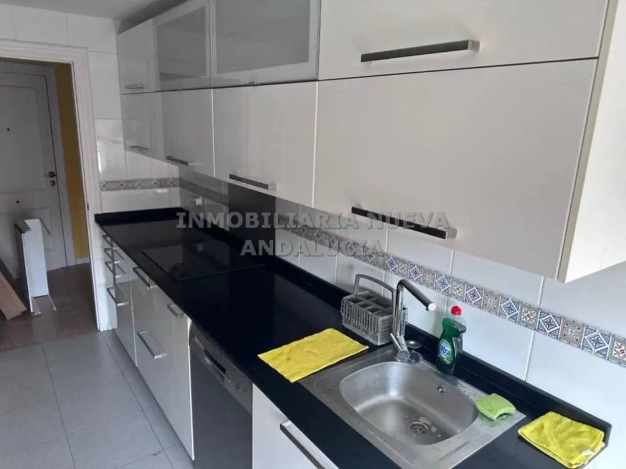 Cuina de Pis de lloguer en Almería amb Aire condicionat, Terrassa i Moblat