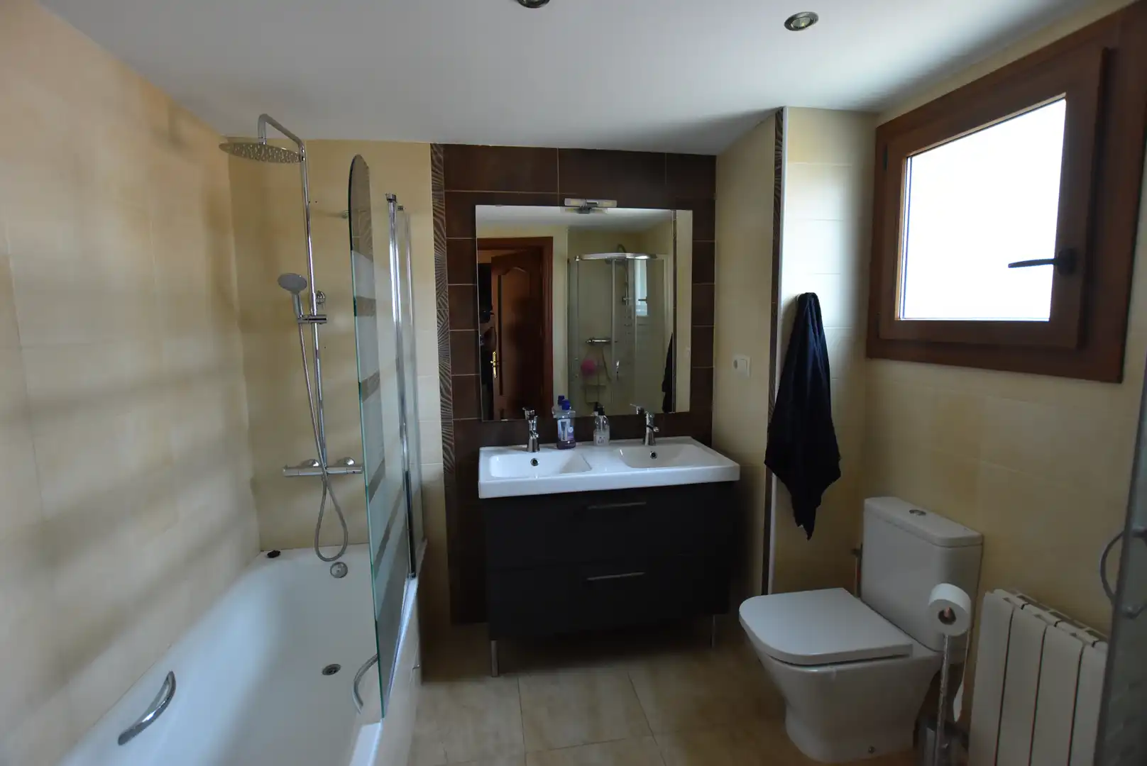 Baño de Casa o chalet en venta en Castell d'Aro, Platja d'Aro i s'Agaró con Aire acondicionado, Calefacción y Jardín privado