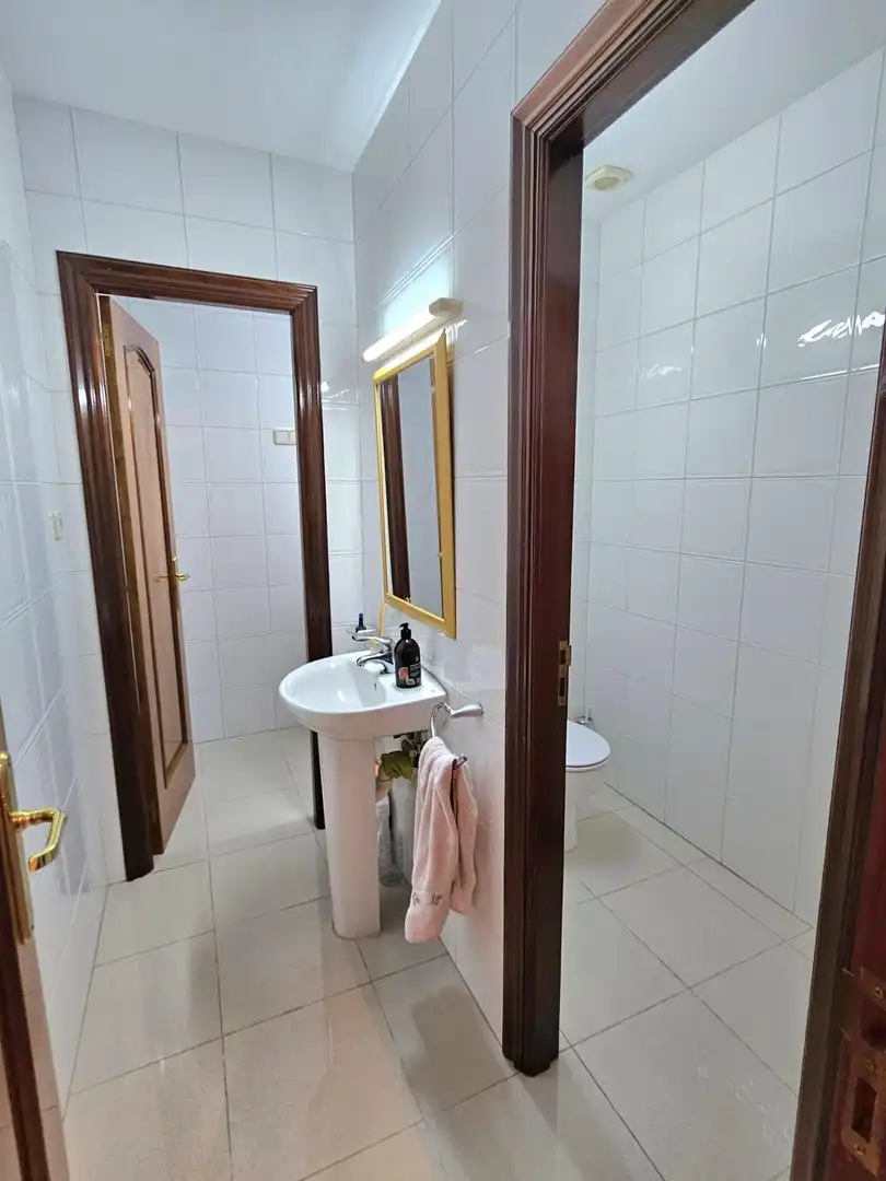 Bathroom of Commercial properties for rent in A Coruña Capital 