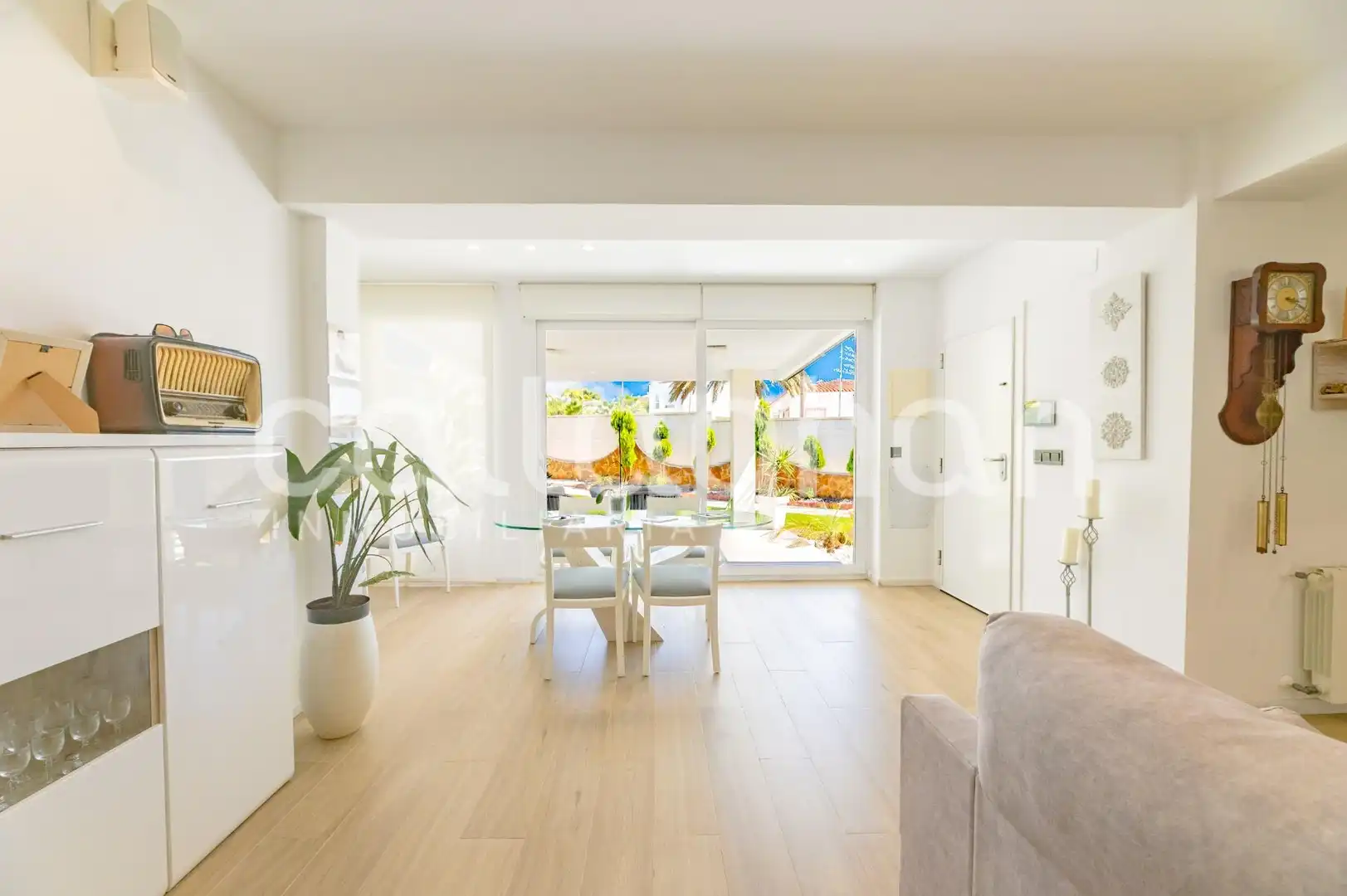 Sala de estar de Casa o chalet en venta en L'Eliana con Aire acondicionado, Calefacción y Piscina