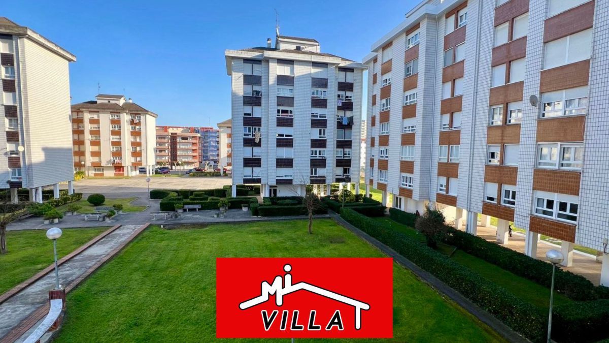 Vista exterior de Piso en venta en Laredo con Calefacción