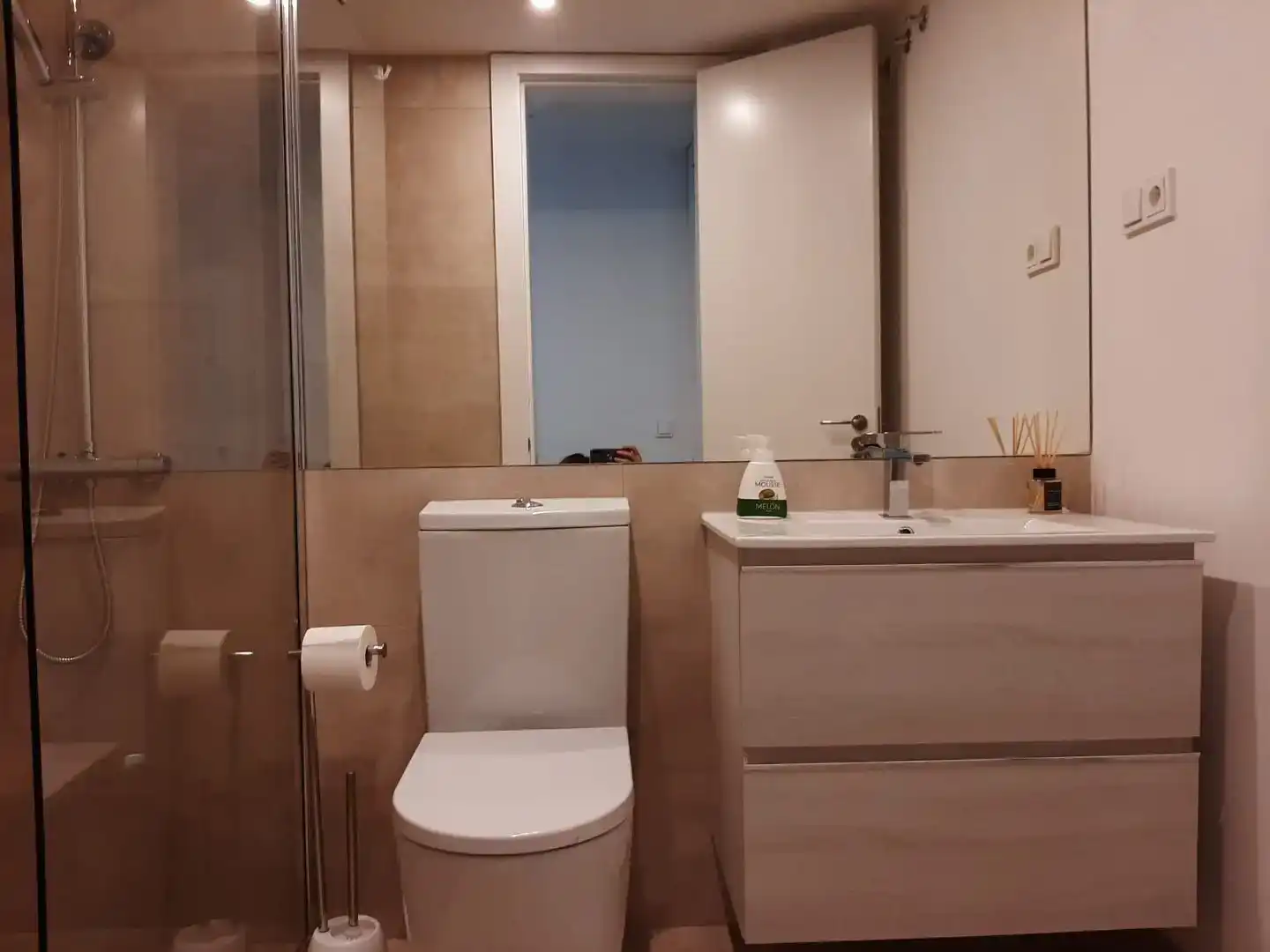 Bathroom of Flat for rent in  Madrid Capital  with Air Conditioner, Swimming Pool and Balcony