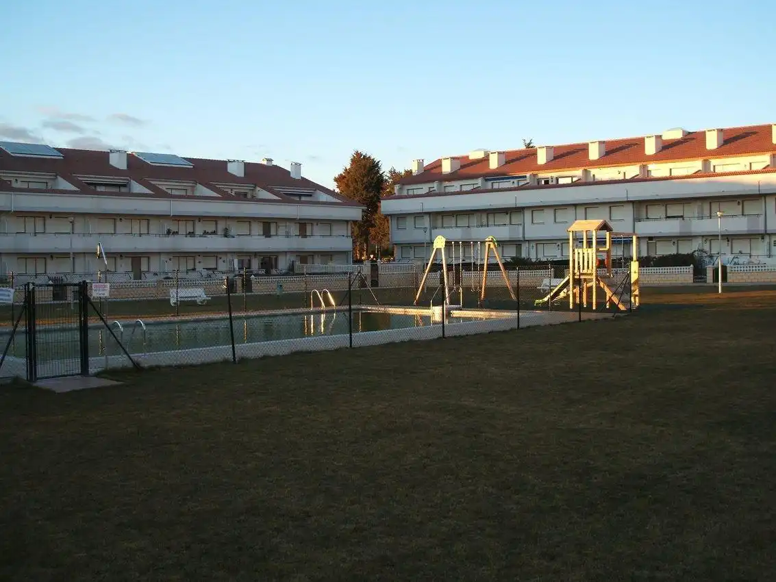Piscina de Piso en venta en Medina de Pomar con Calefacción, Jardín privado y Terraza