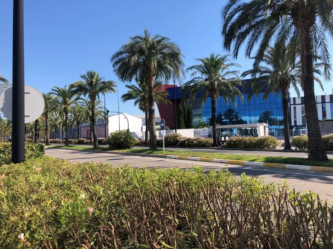 Vista exterior de Nau industrial de lloguer en Gandia