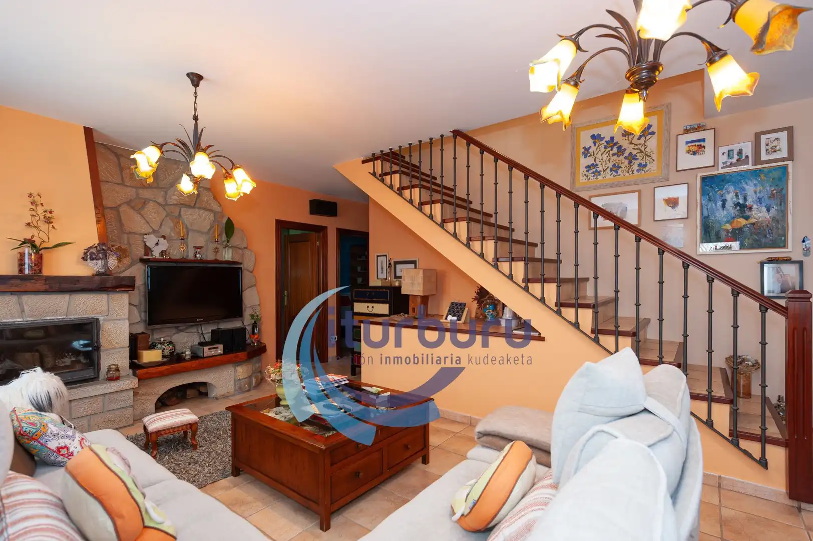 Sala de estar de Casa o chalet en venta en Zamudio con Calefacción, Jardín privado y Terraza
