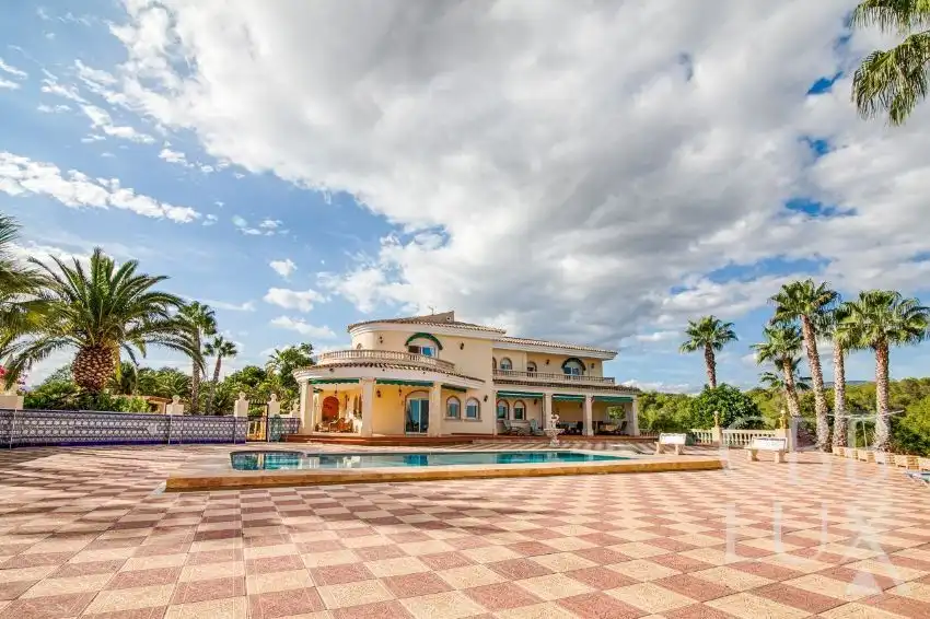 Casa o xalet en venda a Pueblo - Urbanizaciones