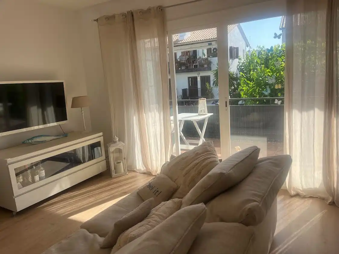 Sala de estar de Apartamento de alquiler en Sitges con Calefacción, Jardín privado y Terraza