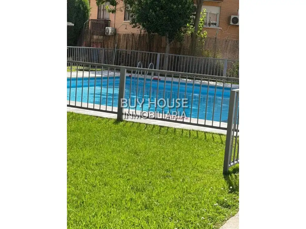 Piscina de Piso en venta en Illescas