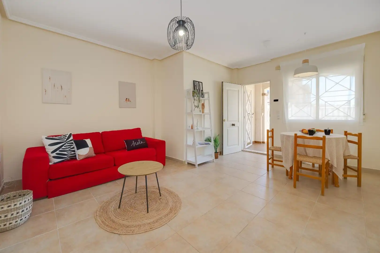 Sala d'estar de Planta baixa en venda en Torrevieja amb Aire condicionat, Calefacció i Jardí privat