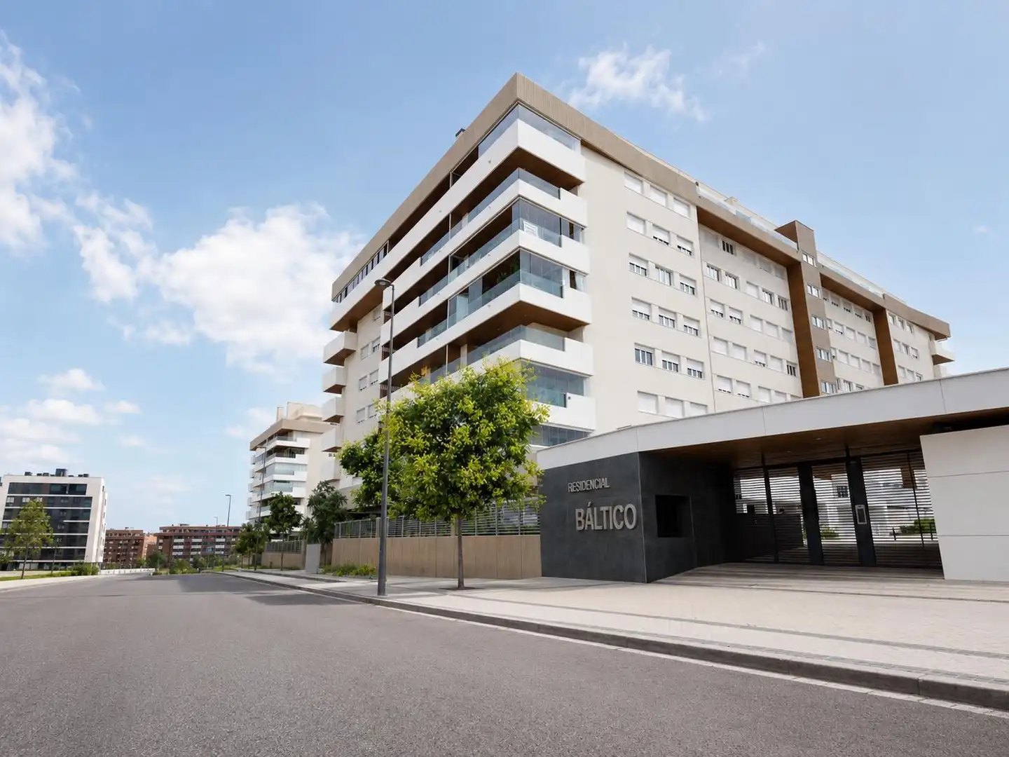 Vista exterior de Àtic en venda en Tres Cantos amb Aire condicionat, Calefacció i Terrassa