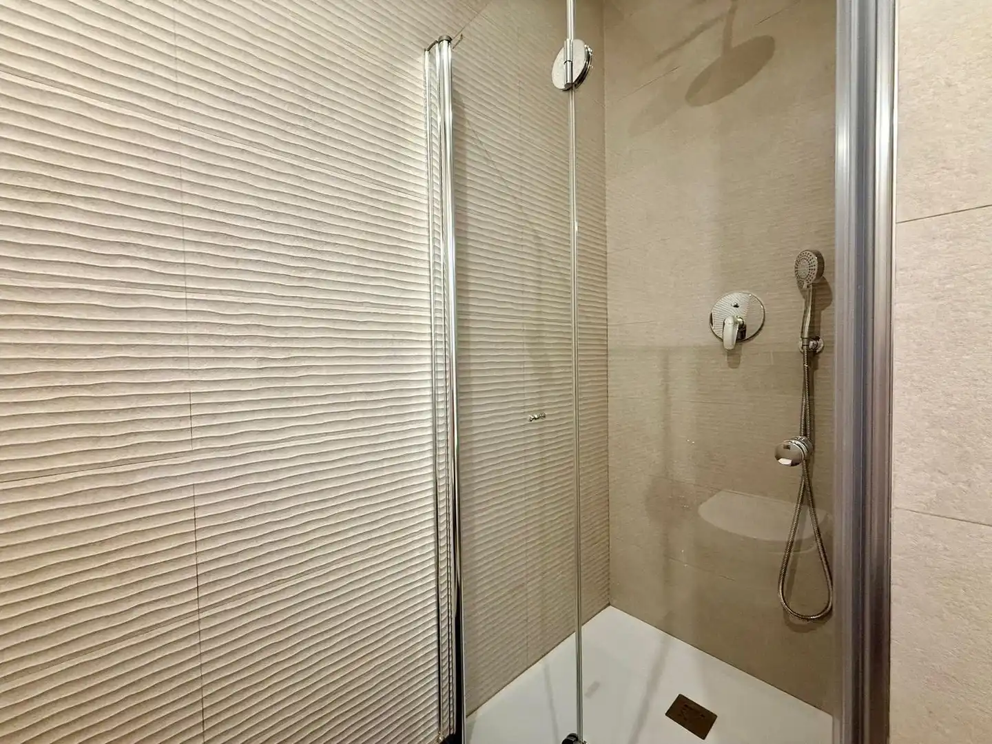 Bathroom of Flat for rent in Torrevieja  with Air Conditioner, Heating and Private garden