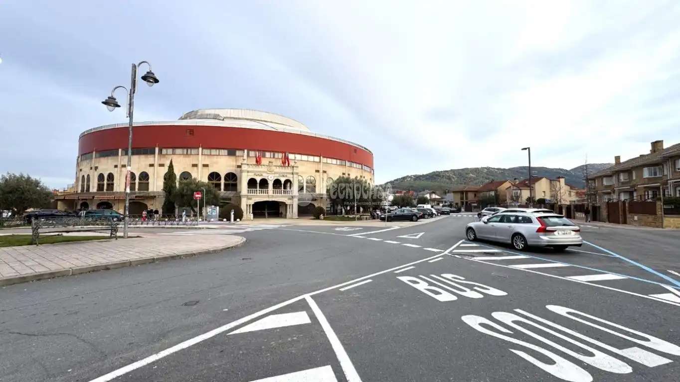 Vista exterior de Casa adosada en venda en Moralzarzal amb Calefacció, Terrassa i Piscina comunitària
