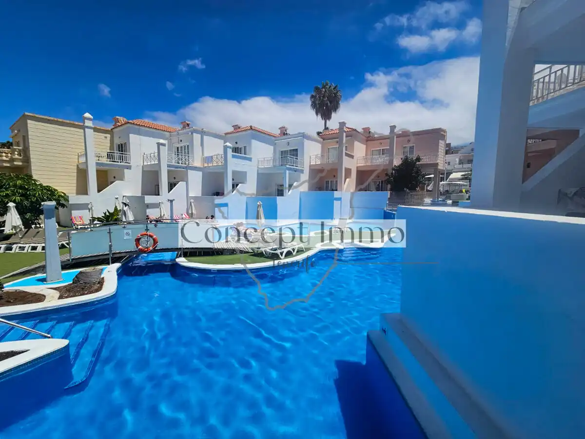 Piscina de Planta baja en venta en Adeje con Aire acondicionado, Terraza y Alarma