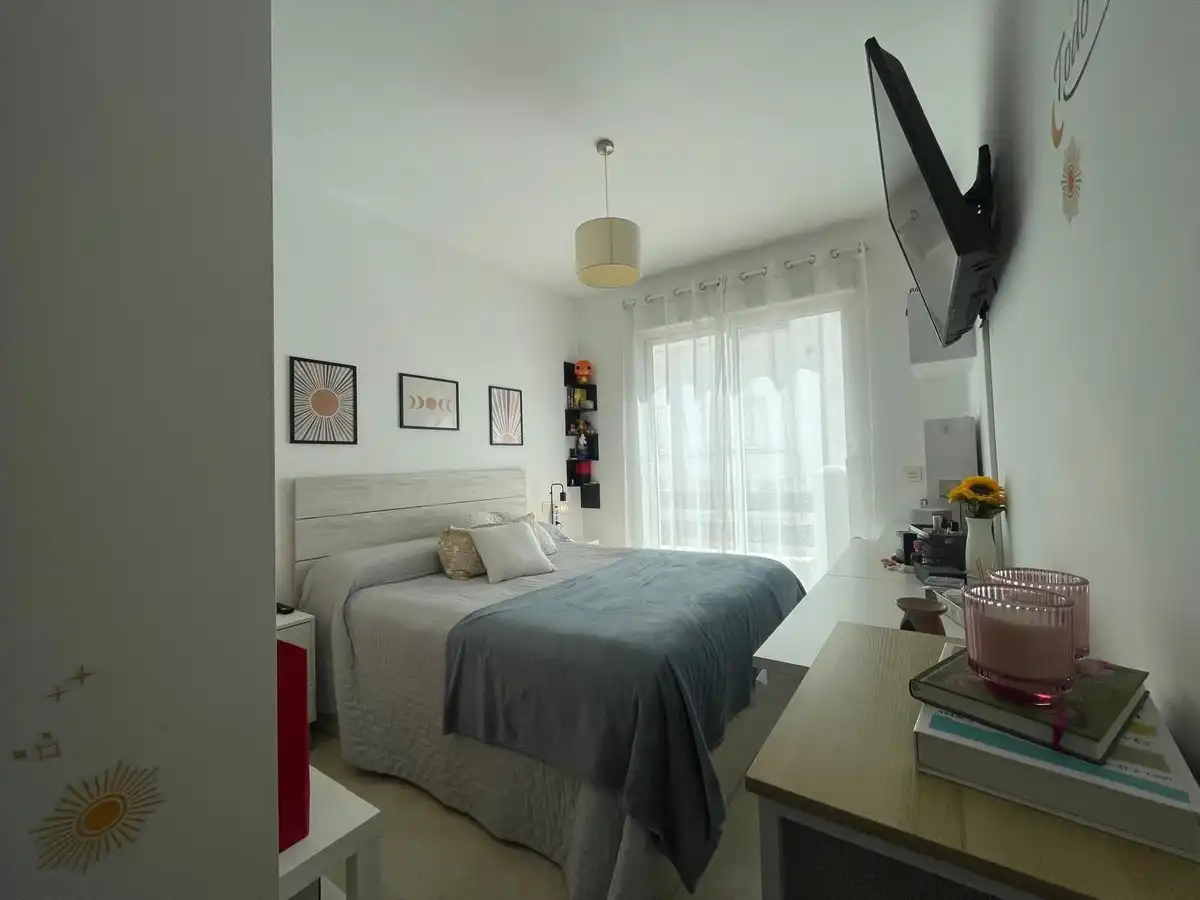 Dormitori de Dúplex en venda en Estepona amb Aire condicionat, Jardí privat i Terrassa