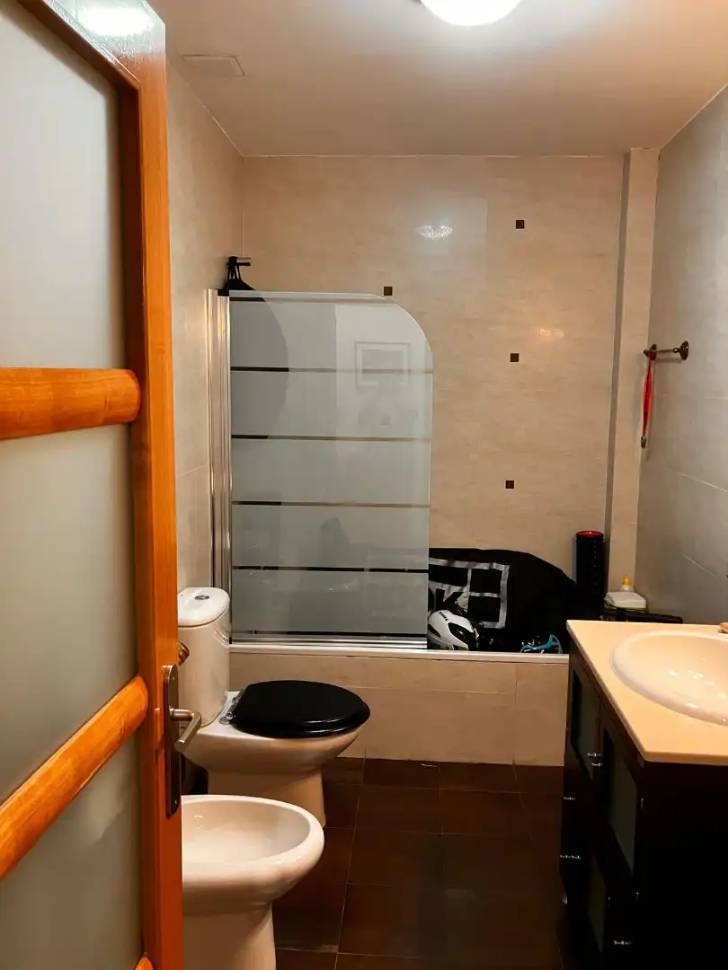 Baño de Piso en venta en Ocaña con Calefacción, Trastero y Piscina comunitaria