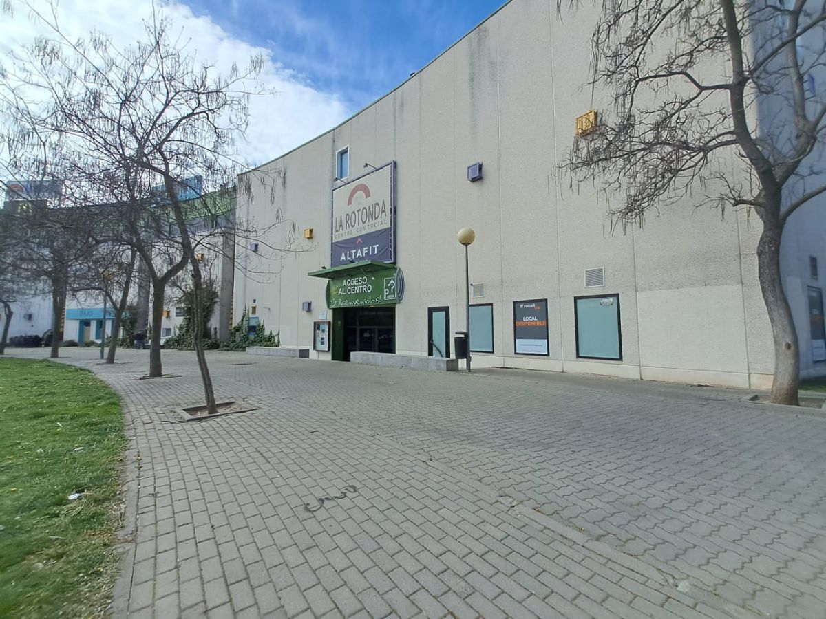 Vista exterior de Local en venda en Tres Cantos