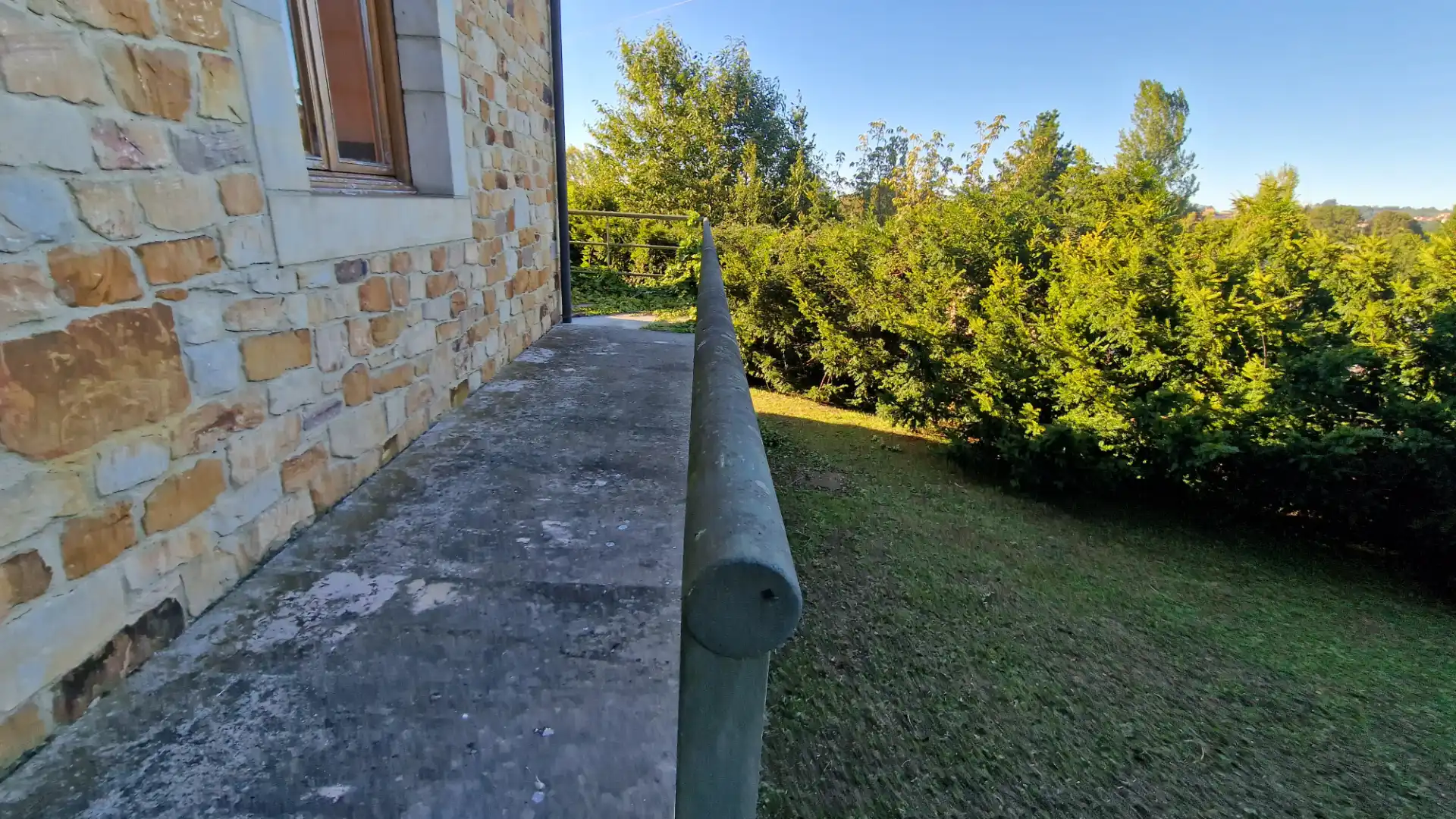 Terrassa de Casa o xalet en venda en Gijón  amb Calefacció, Jardí privat i Parquet