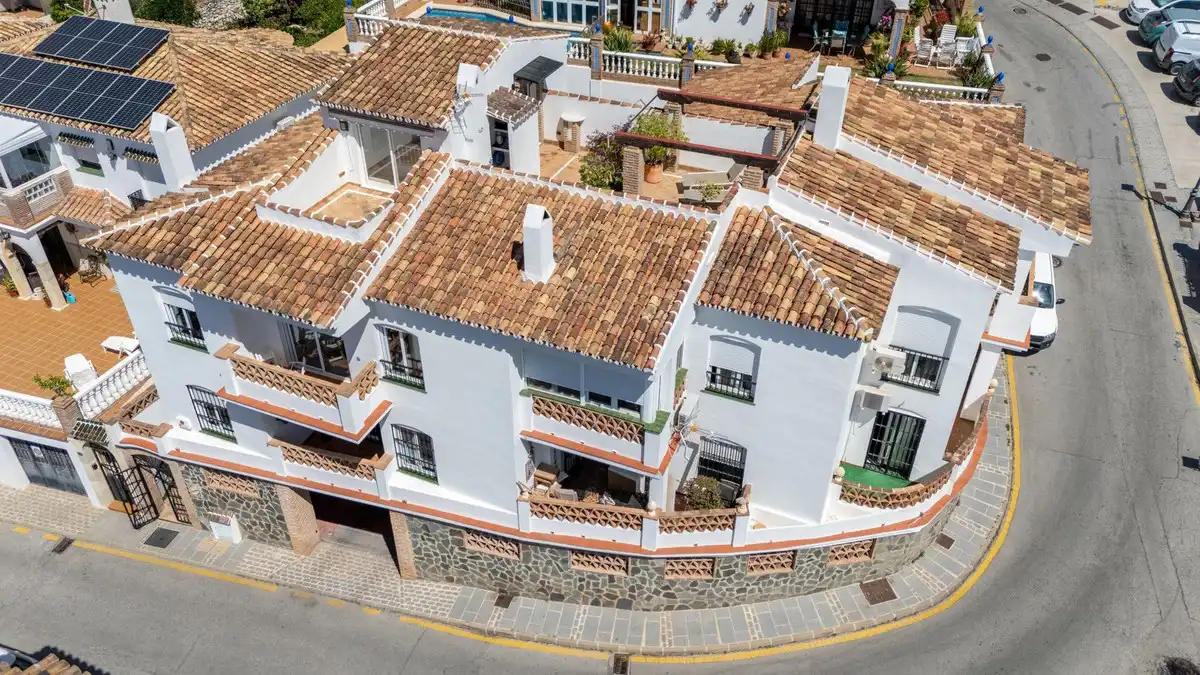 Vista exterior de Casa adosada en venda en Mijas amb Aire condicionat, Terrassa i Traster