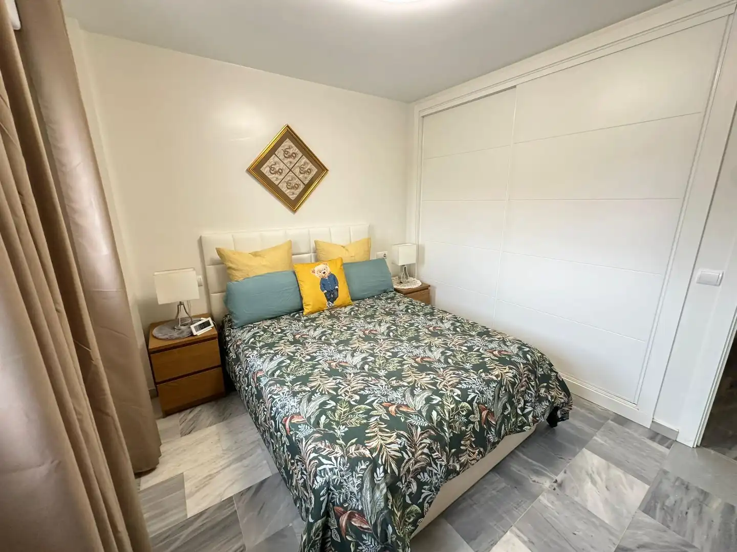 Schlafzimmer von Einfamilien-Reihenhaus zum Verkauf in Los Barrios mit Klimaanlage, Heizung und Privatgarten