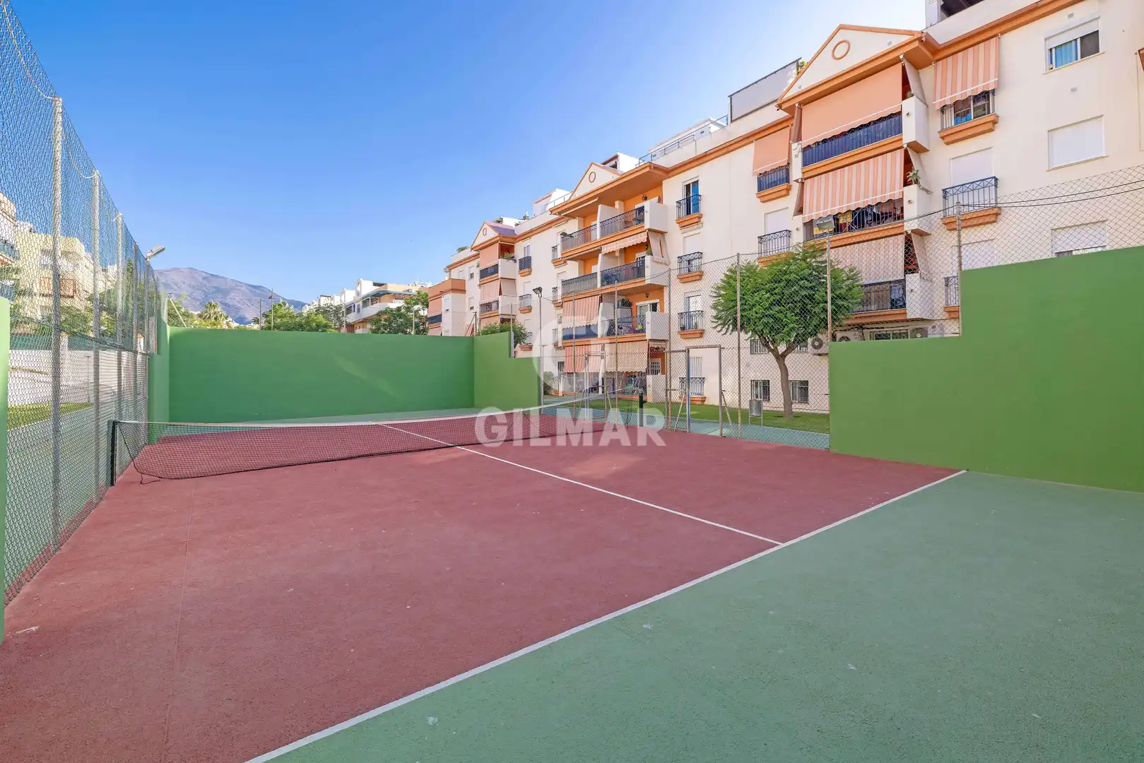 Vista exterior de Àtic en venda en Estepona amb Calefacció, Piscina i Balcó