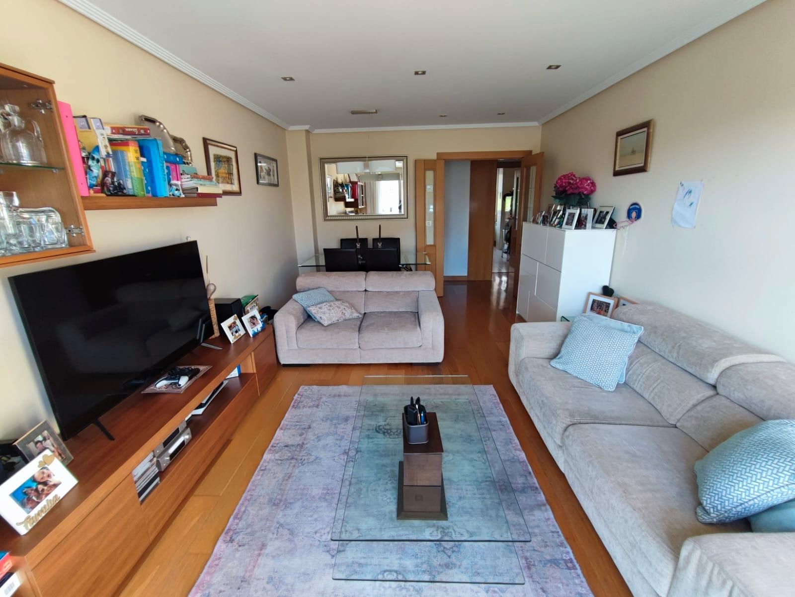Living room of Flat for sale in Santander  with Heating, Private garden and Storage room