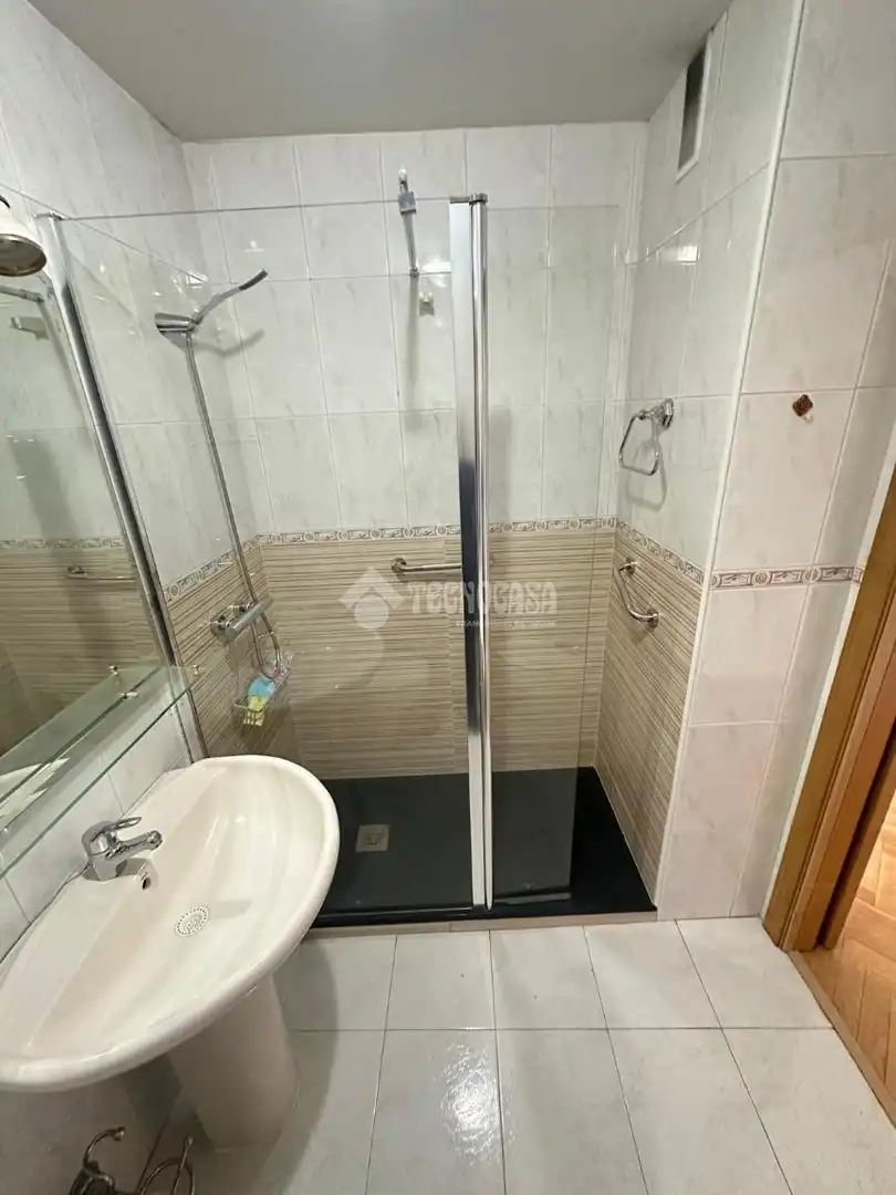 Baño de Piso en venta en El Arroyo - La Fuente