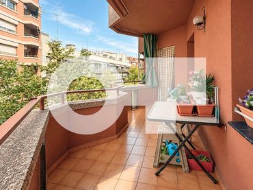 Flat with lift for sale in Carrer Carrer Indústria