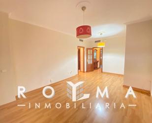 Flat to rent in Isbilia, Centro - Doña Mercedes