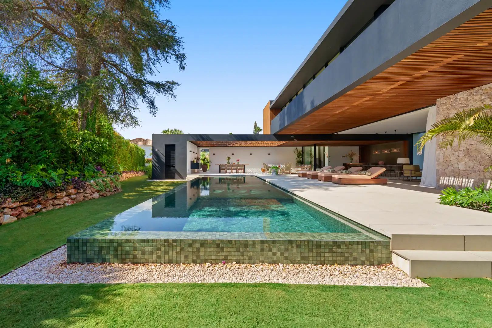 Chalet con terraza en venta en Calle Paris 83, imagen 2