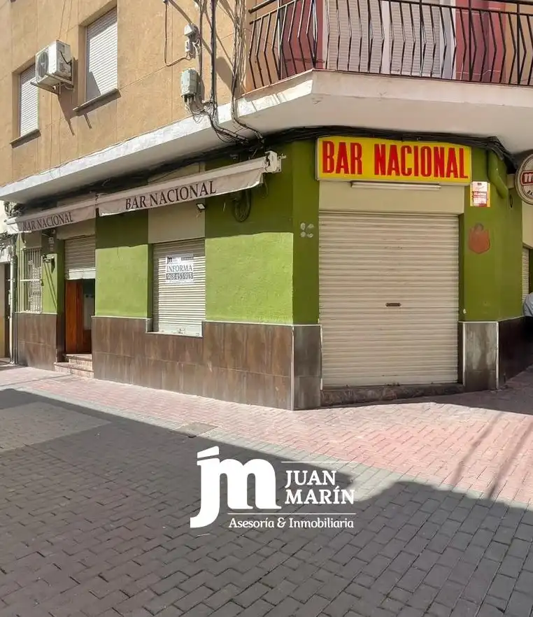 Business premises for sale in Calle Reyes Católicos