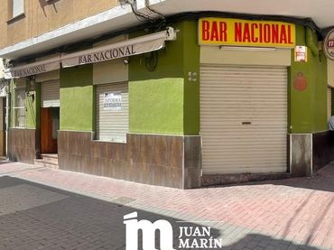 Locale commerciale in vendita a Calle Reyes Católicos