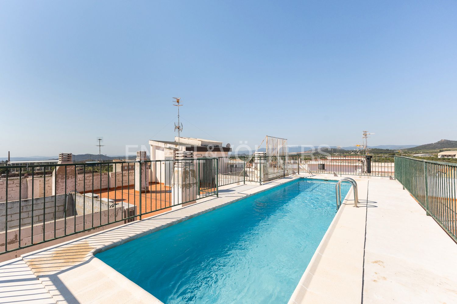 Swimming pool of Attic for sale in Casinos  with Air Conditioner, Heating and Storage room
