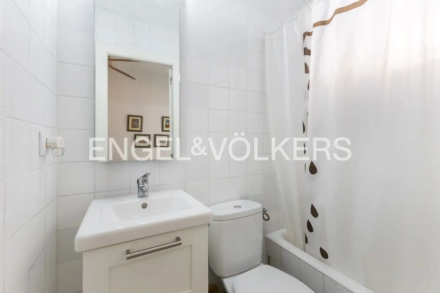 Bathroom of Flat for rent in Valencia  with Air Conditioner, Heating and Parquet flooring
