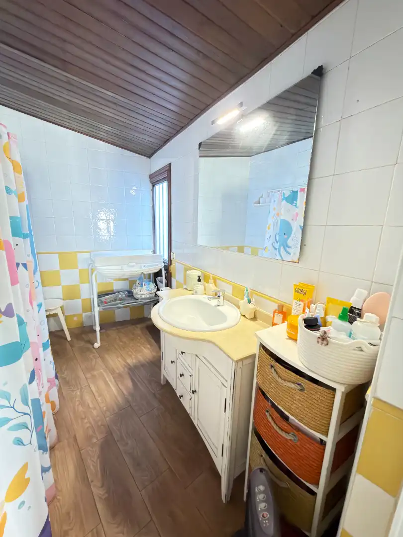 Badezimmer von Haus oder Chalet zum Verkauf in Úbeda mit Heizung, Terrasse und Abstellraum