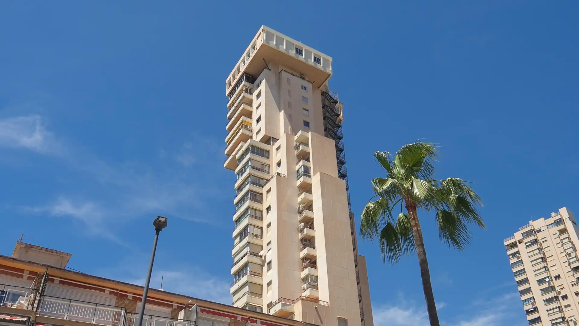 Vista exterior de Àtic en venda en Benidorm amb Piscina, Moblat i Jacuzzi