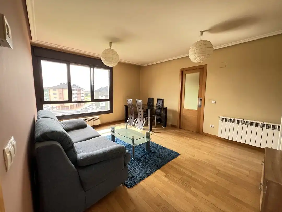 Sala d'estar de Pis en venda en Siero amb Calefacció, Jardí privat i Parquet