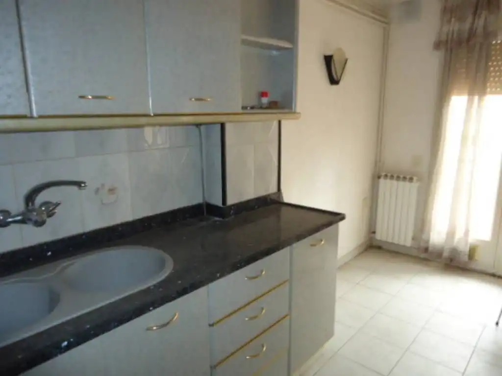 Cuina de Pis en venda en Manresa amb Calefacció i Balcó