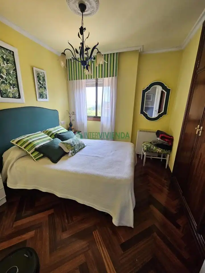 Habitación de Casa o chalet en venta en Vigo  con Calefacción, Jardín privado y Terraza