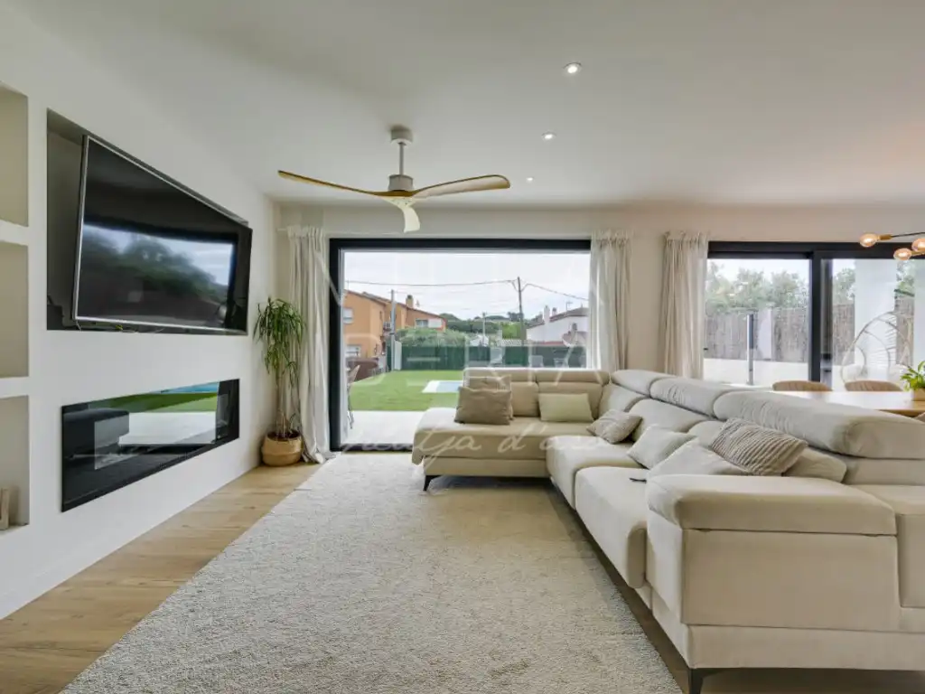 Living room of Houses for sale in Calonge i Sant Antoni  with Air Conditioner, Heating and Private garden