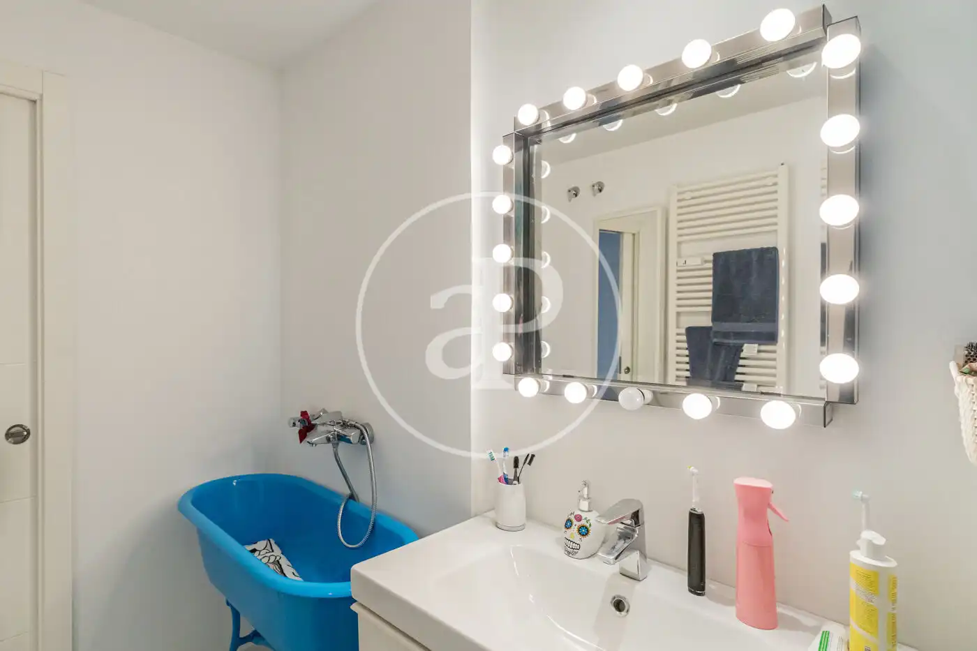 Badezimmer von Wohnung zum Verkauf in Madrid mit Klimaanlage und Heizung