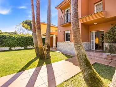 Chalet con balcón en venta en Novo Sancti Petri
