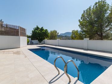 Detached house with pool for sale in Cometa