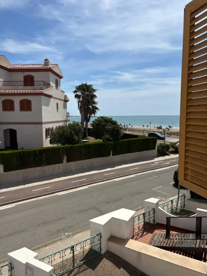 Vista exterior de Casa adosada en venta en Vandellòs i l'Hospitalet de l'Infant con Aire acondicionado, Jardín privado y Terraza