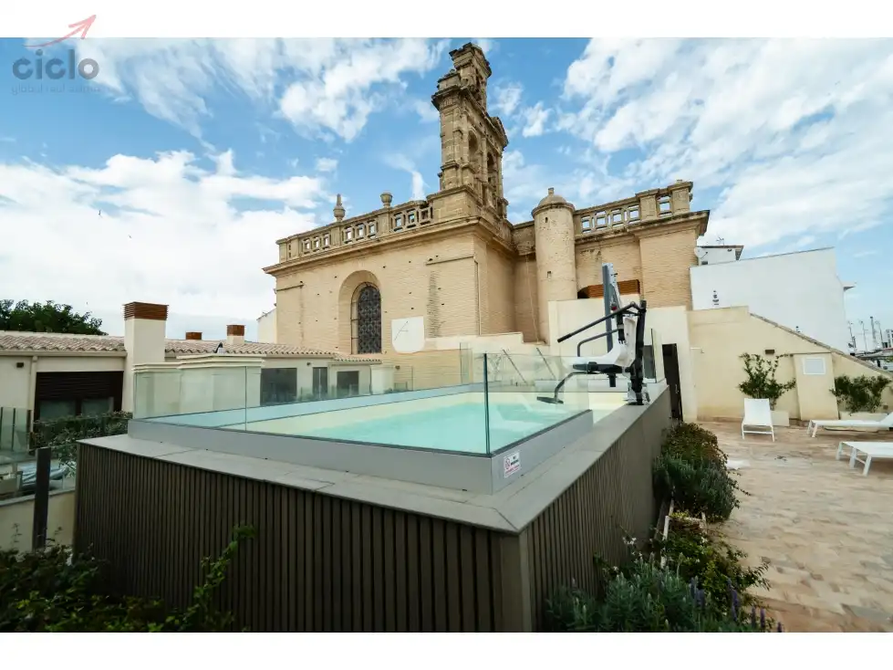 Piscina de Piso de alquiler en Sevilla con Terraza, Piscina y Amueblado