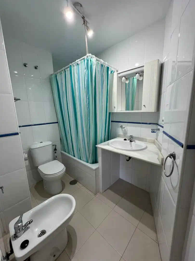 Bany de Apartament en venda en Estepona amb Terrassa, Piscina i Piscina comunitària