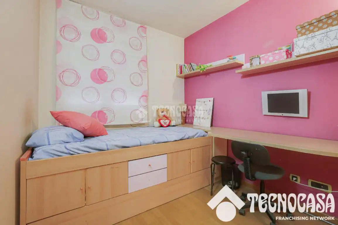 Schlafzimmer von Wohnung zum Verkauf in Barcelona mit Klimaanlage, Abstellraum und Balkon