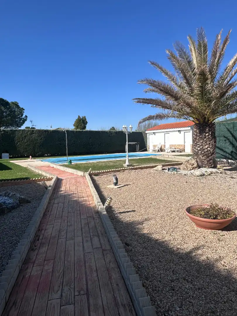 Piscina de Casa o chalet en venta en Illana con Aire acondicionado, Calefacción y Jardín privado